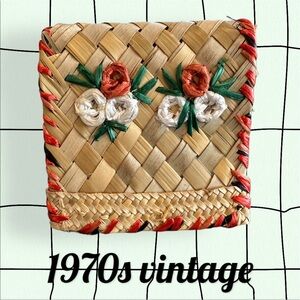 🌸vintage straw and silk wallet🌸